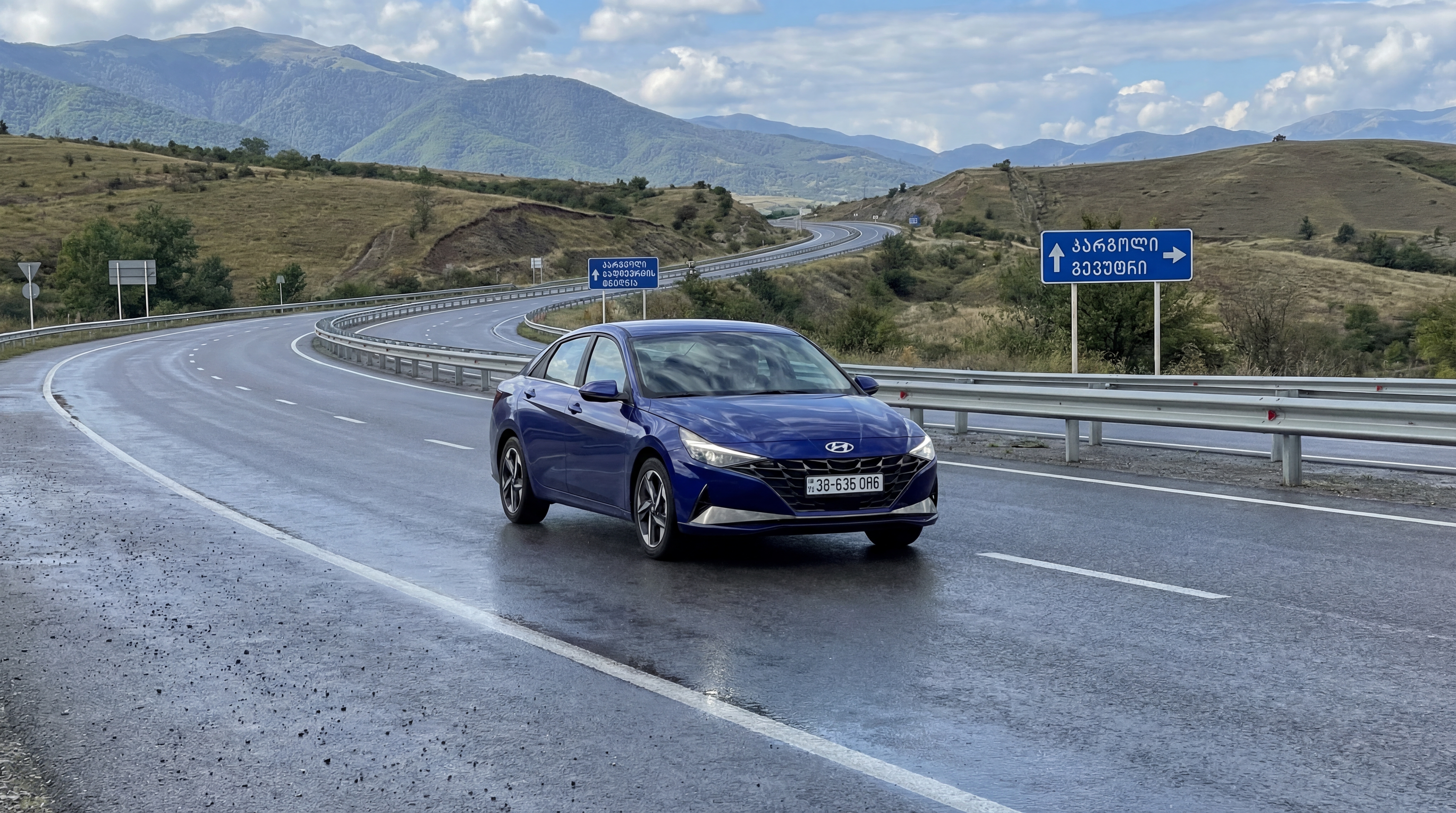 Hyundai Elantra по дороге в Тбилиси